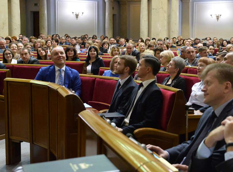 «Жодна реформа не могла б пройти без рішень Верховної Ради України, і Апарат бере важливу безпосередню участь у їх підготовці», - Голова Верховної Ради Андрій Парубій «Жодна реформа не могла б пройти без рішень Верховної Ради України, і Апарат бере важливу безпосередню участь у їх підготовці», - Голова Верховної Ради Андрій Парубій